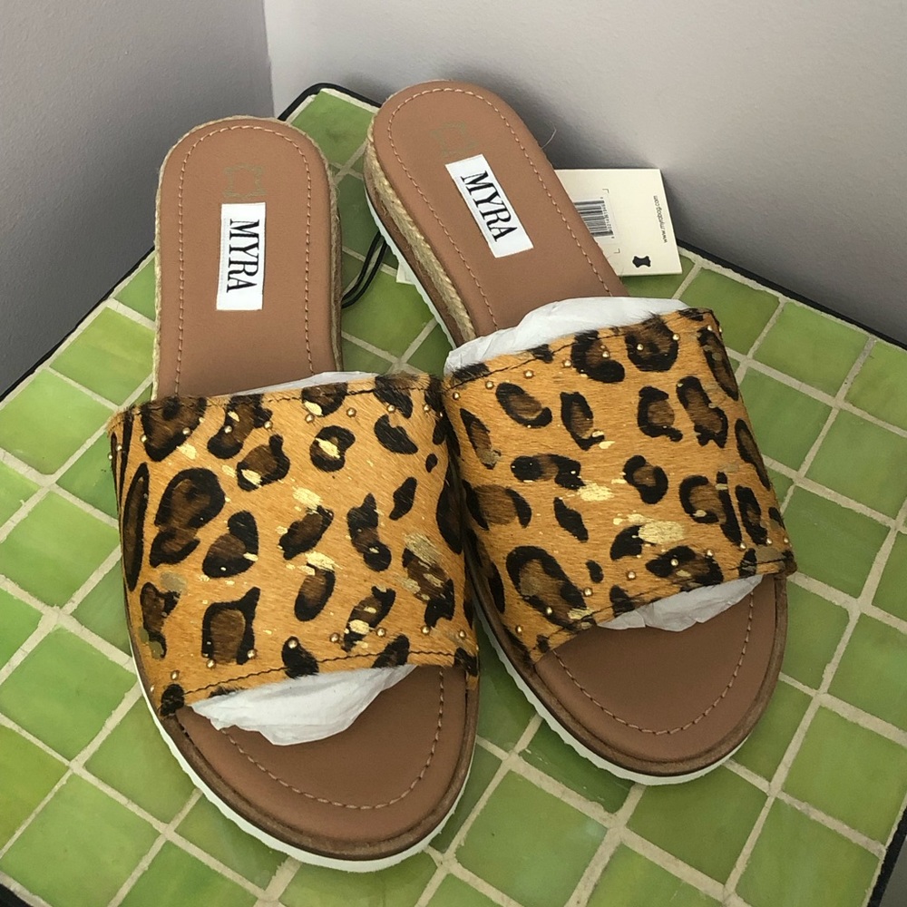 Myra slip on sandals size 8 Like Mew